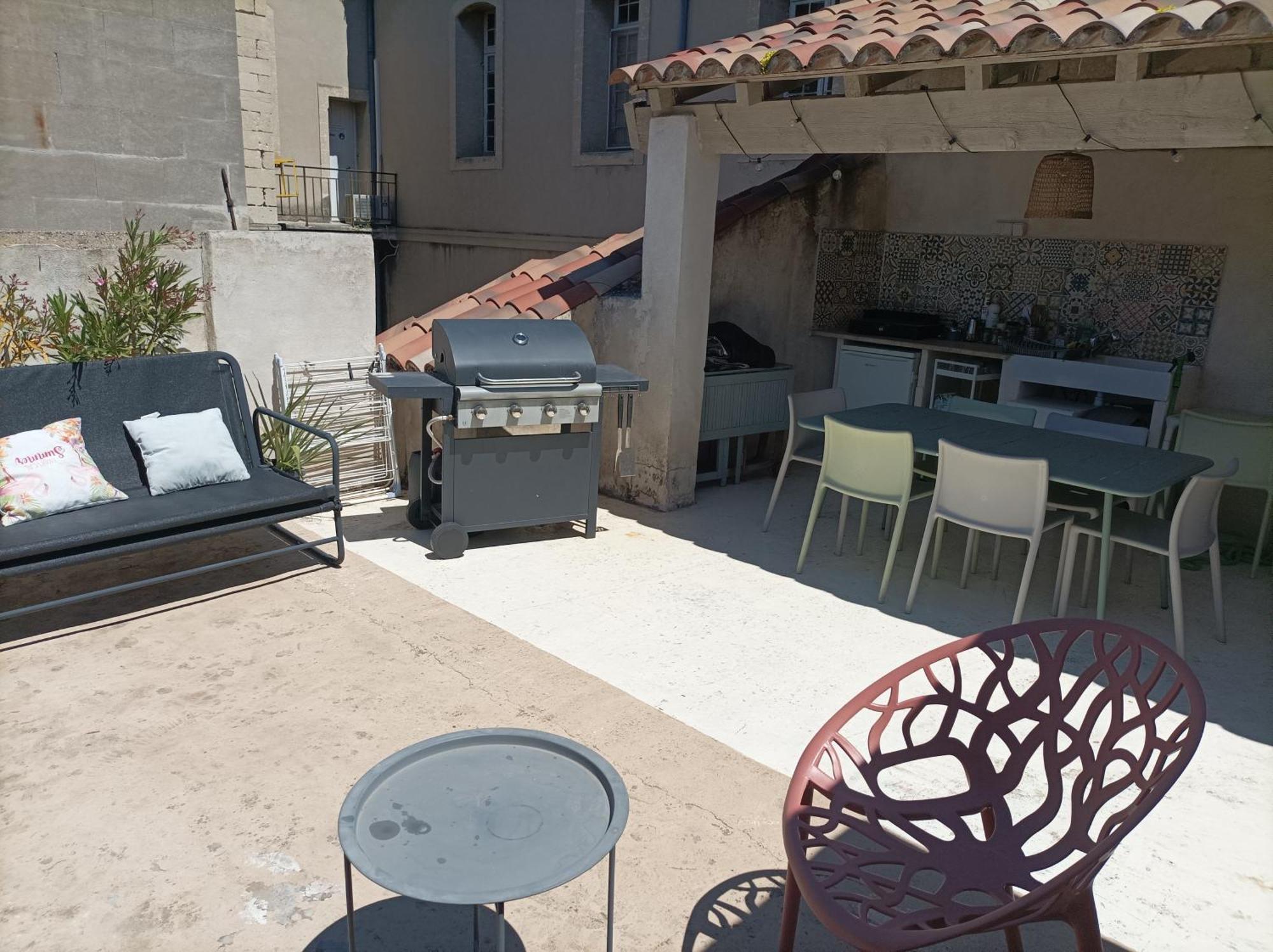 Maison intra muros, terrasses avec vue jaccuzzi et garage Avignon Chambre photo